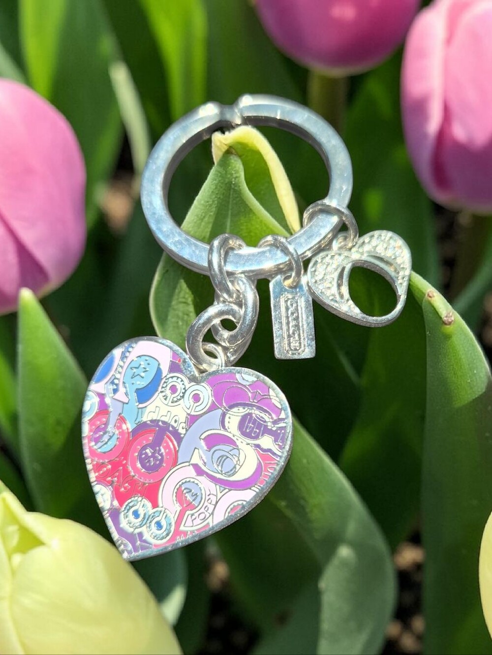 Coach Vintage Poppy Multi Graffiti Enamel Heart Keychain - Picture 1 of 3